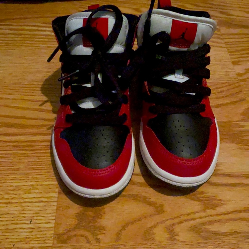 Kids Jordan 1 mid